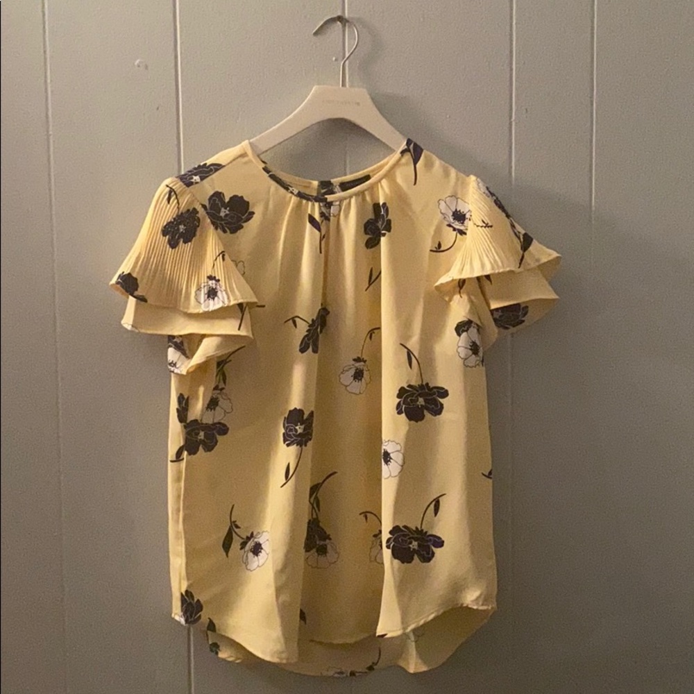 *Sold* NWT Ann Taylor Floral Ruffle Sleeve Top